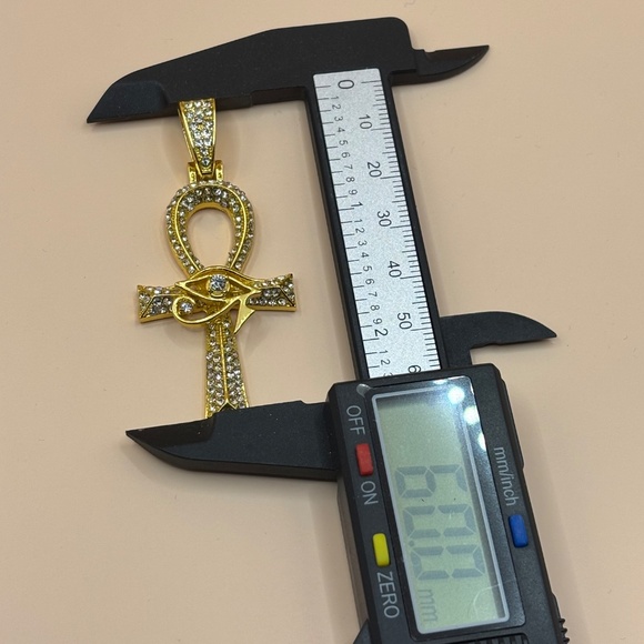 Gold plated Iced out 3A CZ Ankh pendant free chain included - Picture 5 of 5